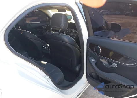 2016 Mercedes-Benz C 300 4Matic из США, поврежденный, VIN 55SWF4KB5GU138335